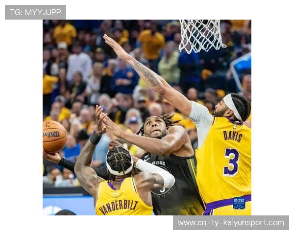 湖人队士气大振，冲击季后赛胜利，湖人队上赛季